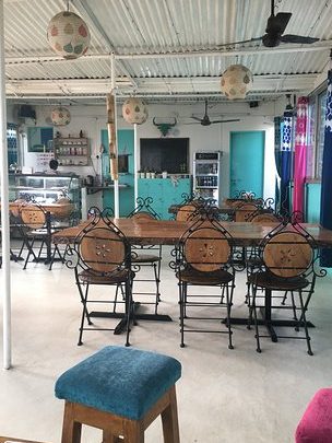 aadha aadha cafe