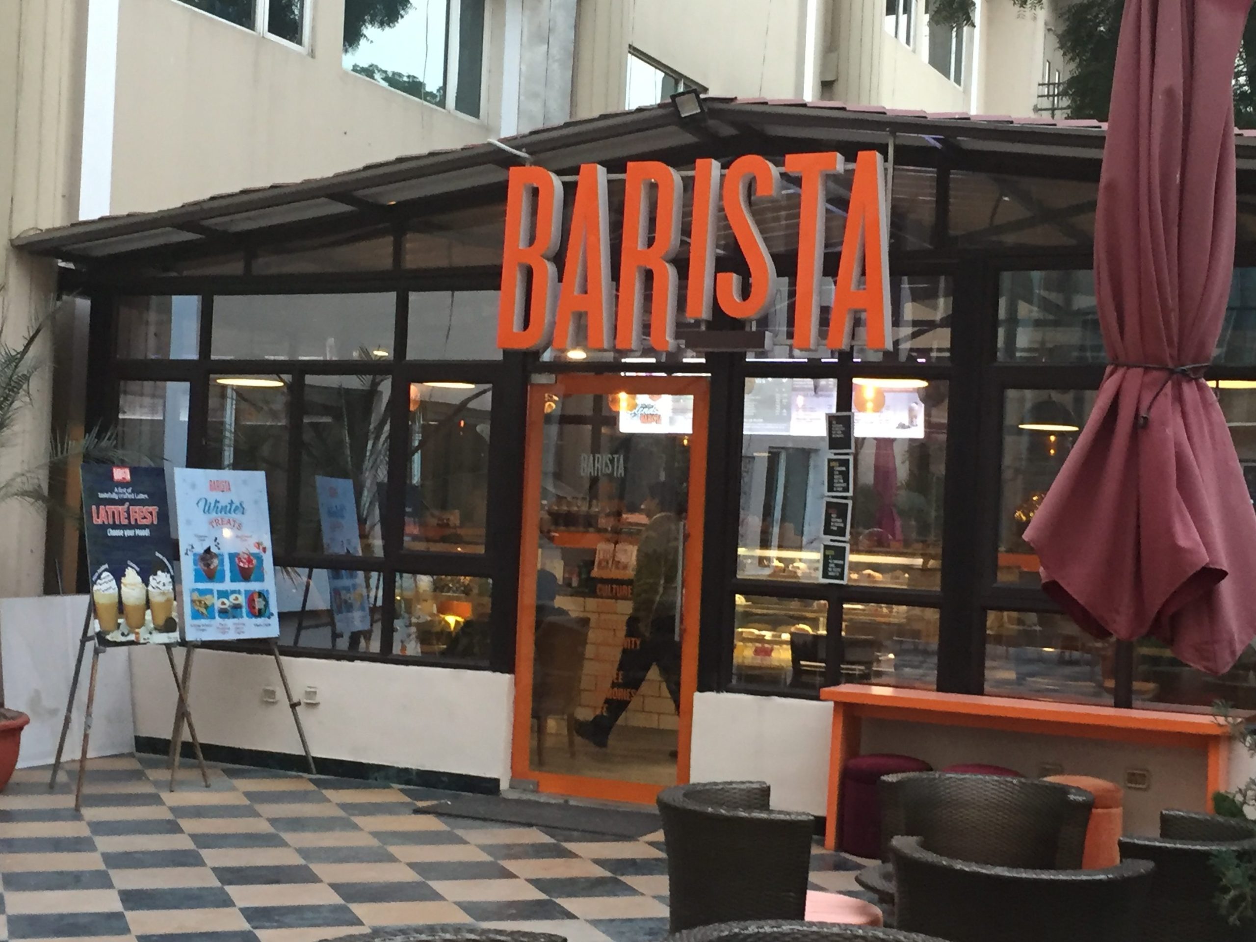 barista cafe 1 scaled