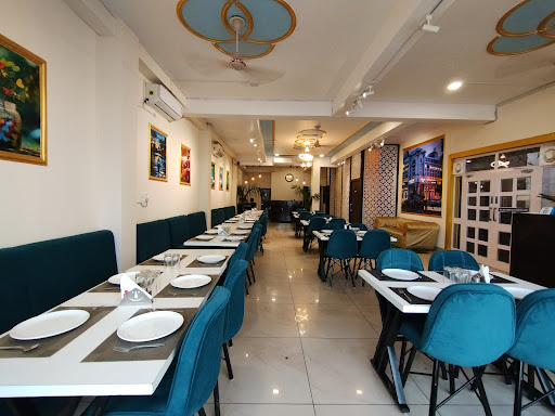 Dilliwasi Fine Dine Restaurant and Rooftop Cafe