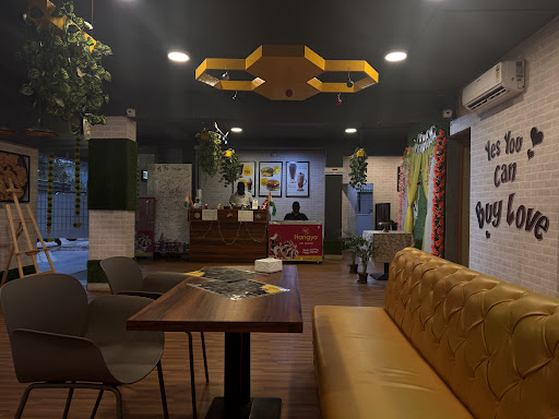 Cafe Chocolicious cafe - Best Cafe in Hubli (Pizza/Pasta/Burger/Sandwich/Apatizers/Shakes/Coffee)