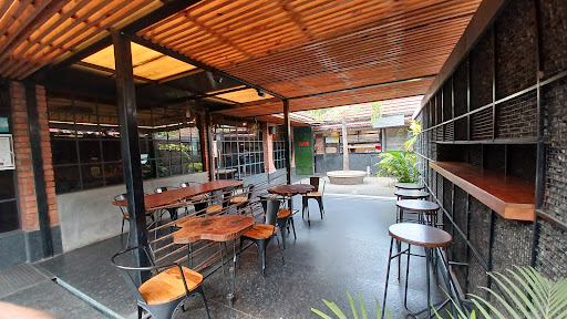 The Outhouse Bistro (Hotel Aida)