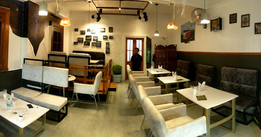 FINCH CAFE N CAKES