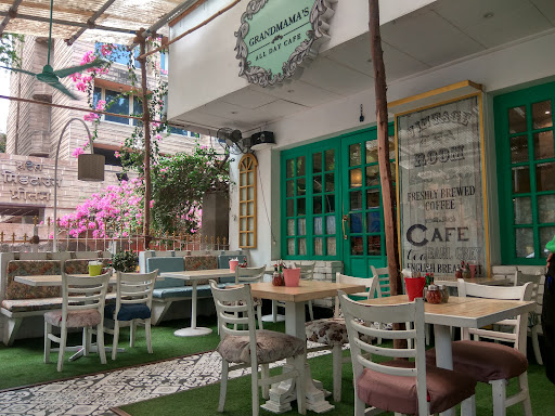 Grandmama's Cafe, Dadar East