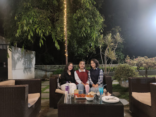 The mango tree lounge cafe