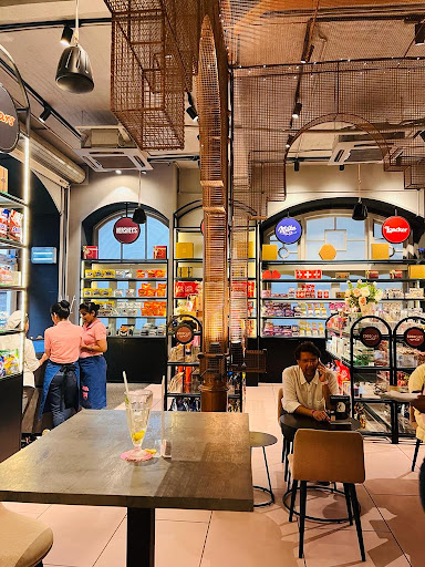 Cococart & CocoCafe - Jiji House