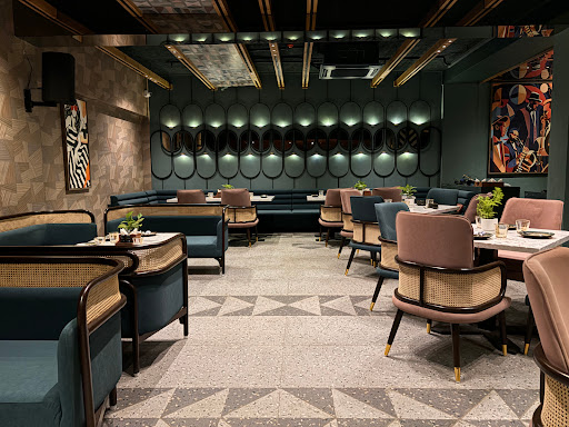 Uptown501 Cafe Lounge Bar