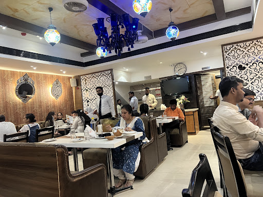 Royal Cafe(Hazratganj)