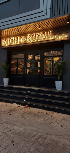Rich' N ' Royal Cafe