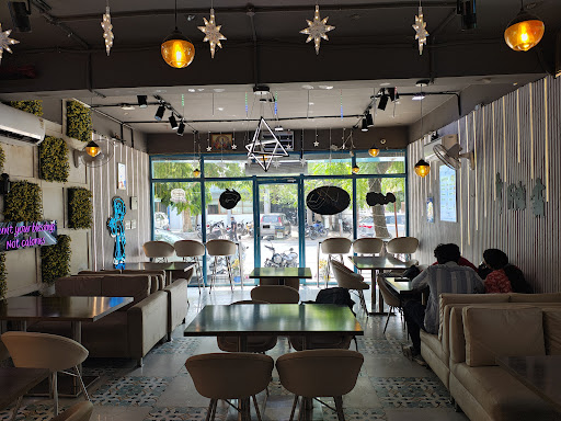 House of Tipsy Grill - Best Cafe In Agra