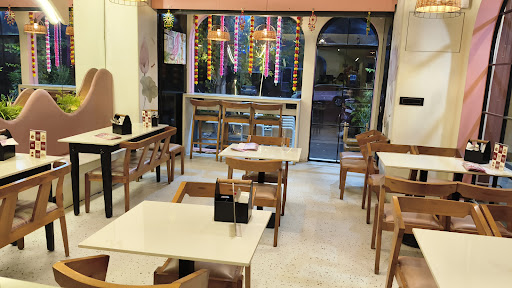 The Messy Door Cafe - HL College Road