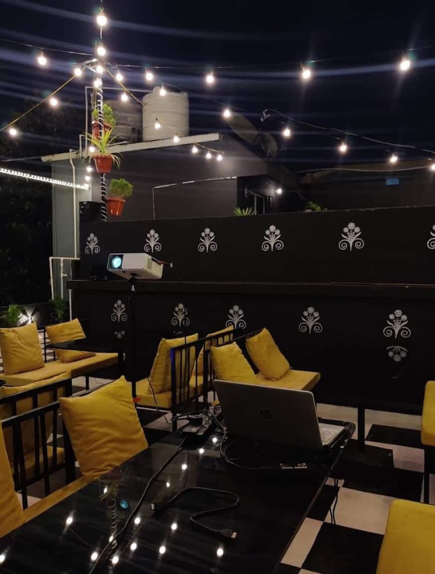 gupshup cafe 1