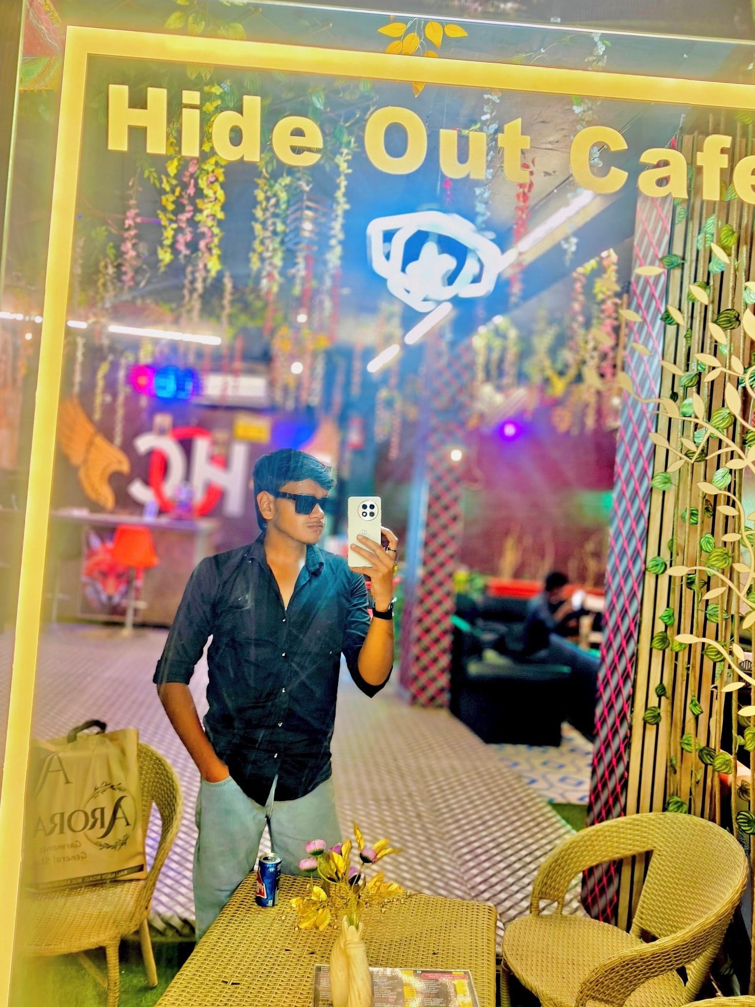 hide out cafe 2 0 up13