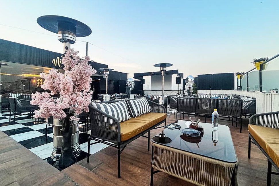 nior cafe rooftop restaurant in indirapuram ghaziabad