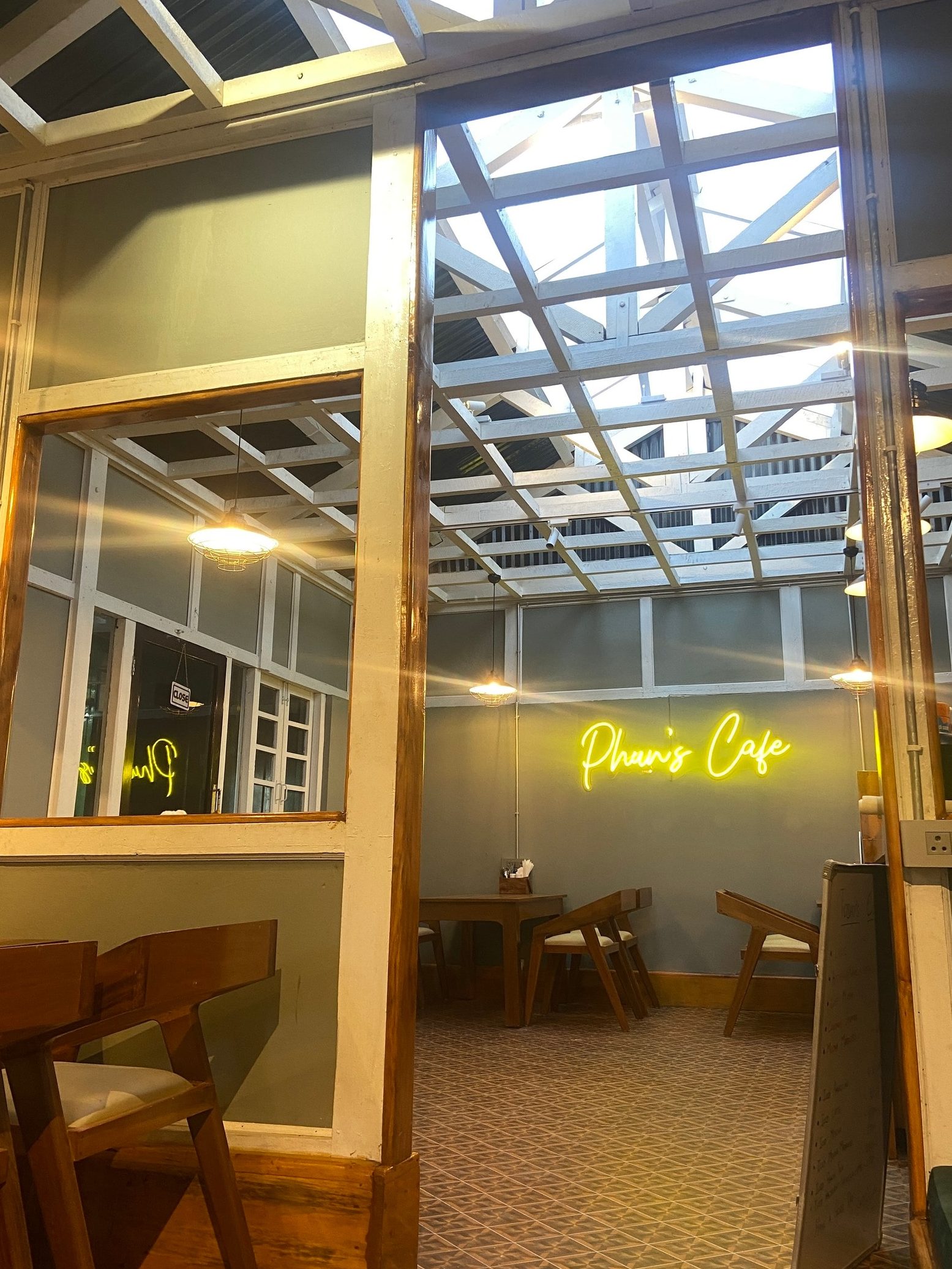 phuns cafe bomdila