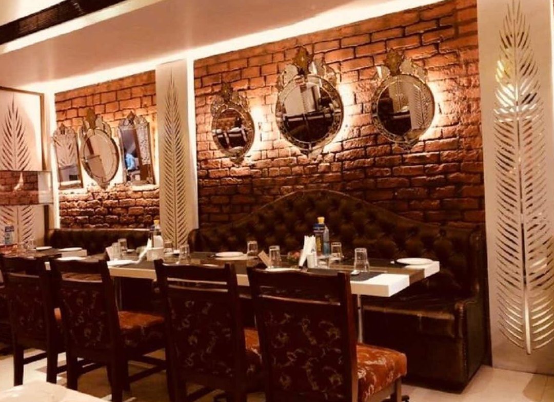 royal cafehazratganj