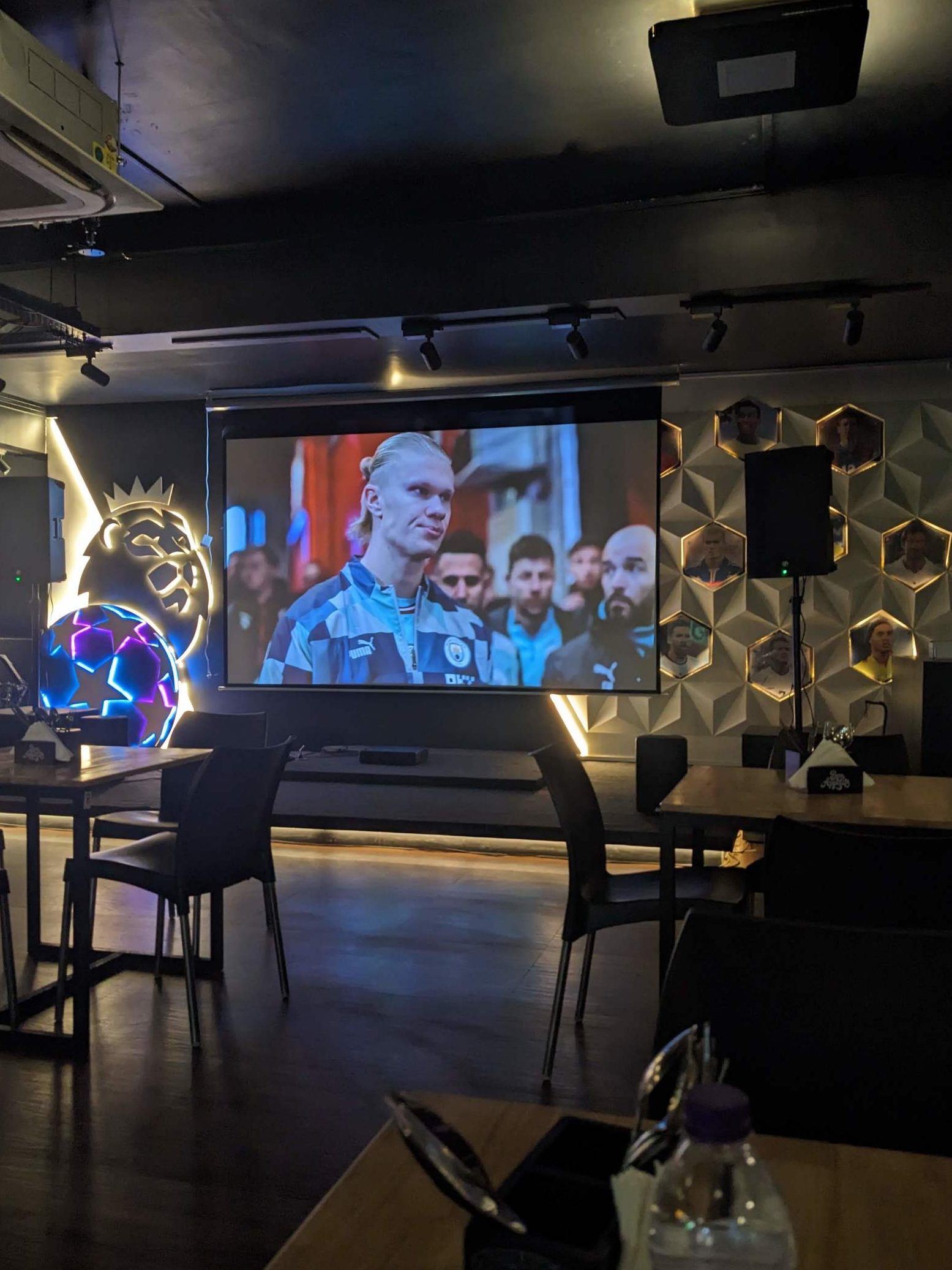 the high end sports cafe