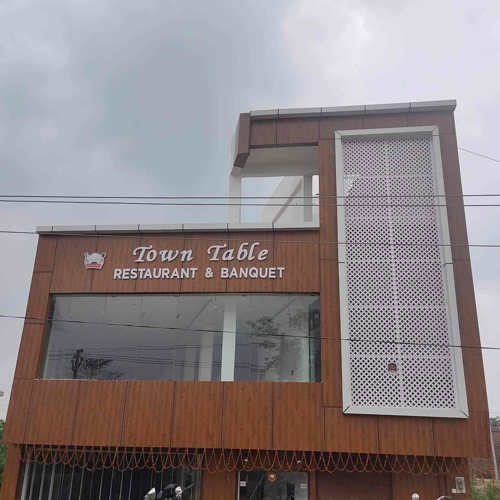town table restaurant banquet best restaurant in farrukhabad