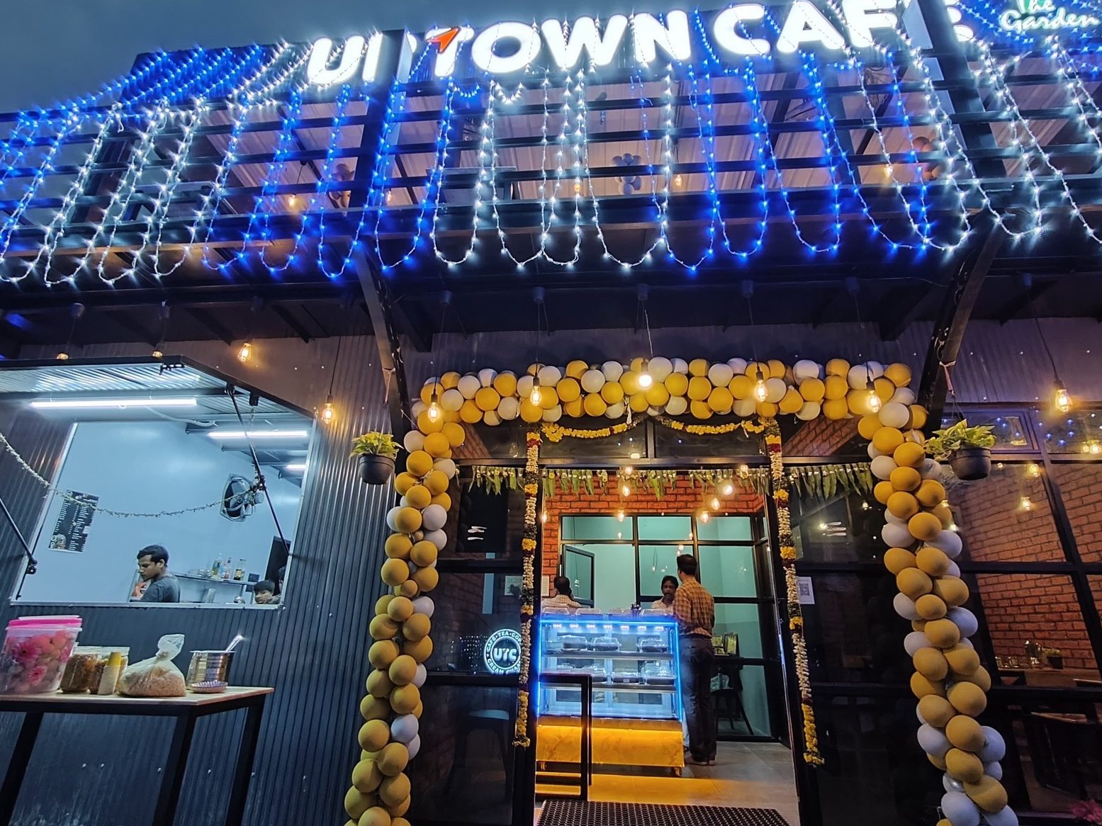 uptown cafe erode